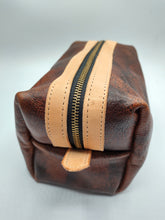 Load image into Gallery viewer, Distressed Leather Dopp Kit
